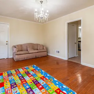  Holiday home Centrally Located Spacious Abode